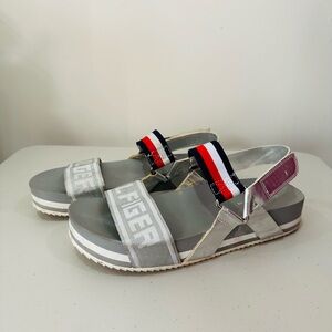 Tommy Hilfiger Womens Bekett Platform Sandals 10 M Silver Open‎ Toe Strappy Logo